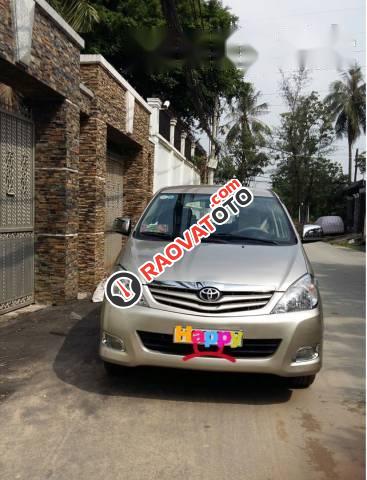 Cần bán xe Toyota Innova năm 2010-4