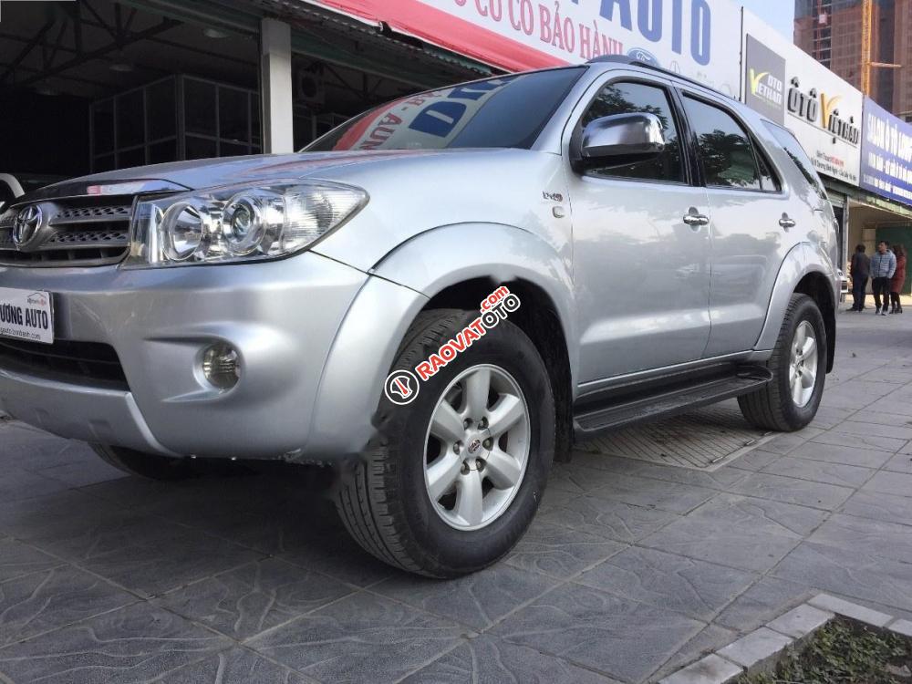 Bán Toyota Fortuner 2.5G năm 2010, màu bạc chính chủ giá cạnh tranh-9