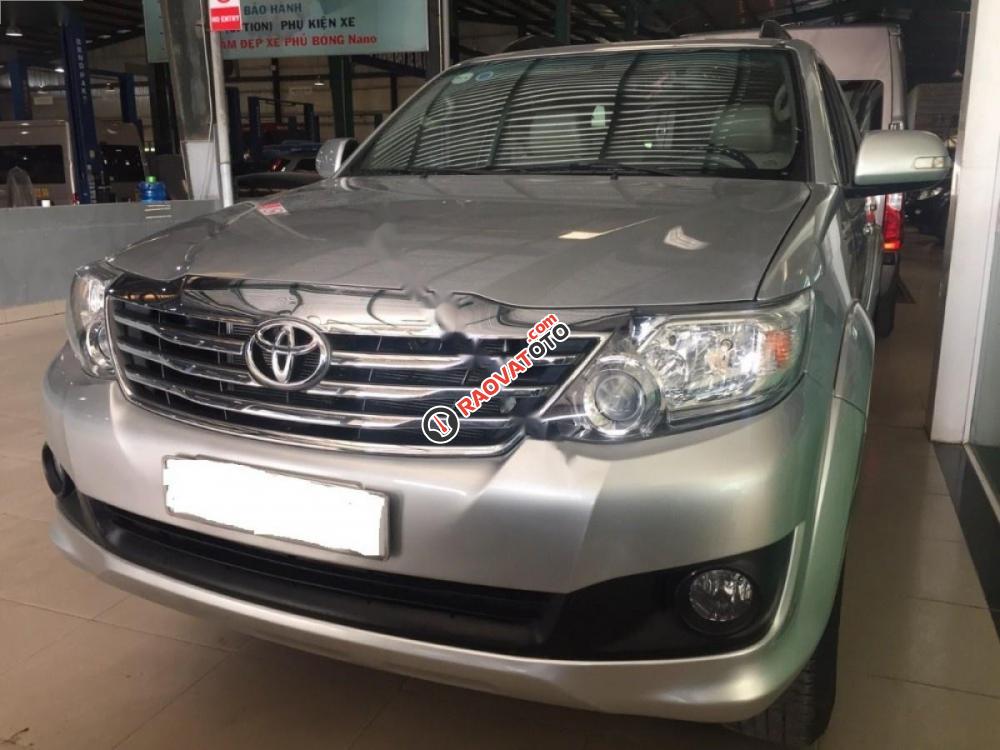 Cần bán xe Toyota Fortuner 2013, màu bạc, giá tốt-3