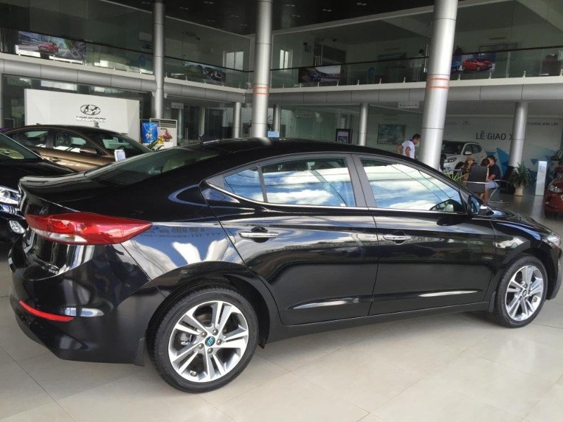 Bán Hyundai Elantra sản xuất 2017, màu đen, nhập khẩu nguyên chiếc, mới 100%, 609tr-4