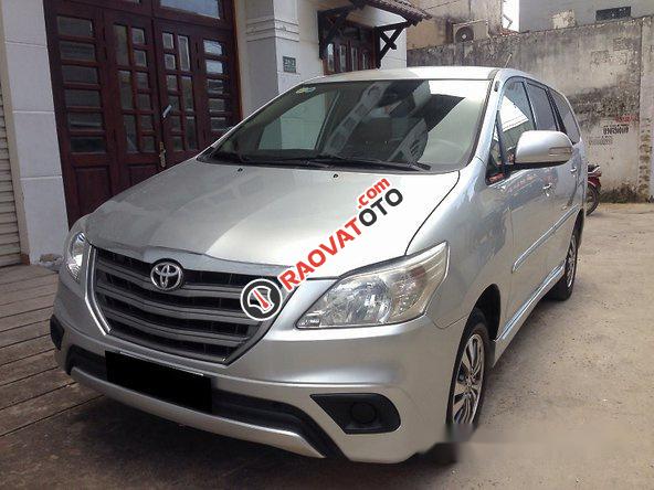 Cần bán Toyota Innova 2015, màu bạc, giá 595tr-0