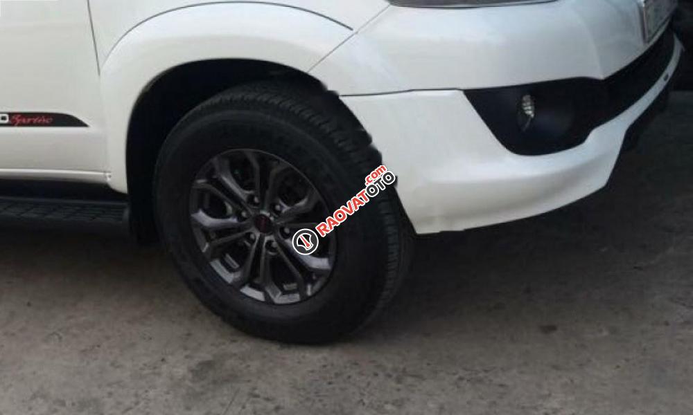 Cần bán lại xe Toyota Fortuner TRD Sportivo 4x2 AT đời 2015, màu trắng xe gia đình-1