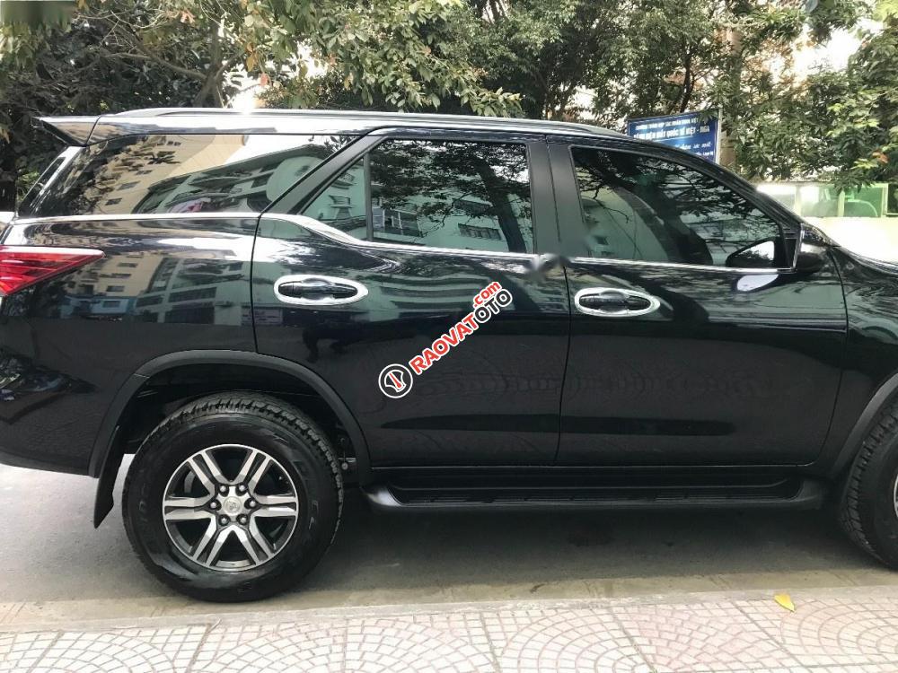 Bán Toyota Fortuner MT đời 2017, màu đen, nhập khẩu nguyên chiếc chính chủ-0