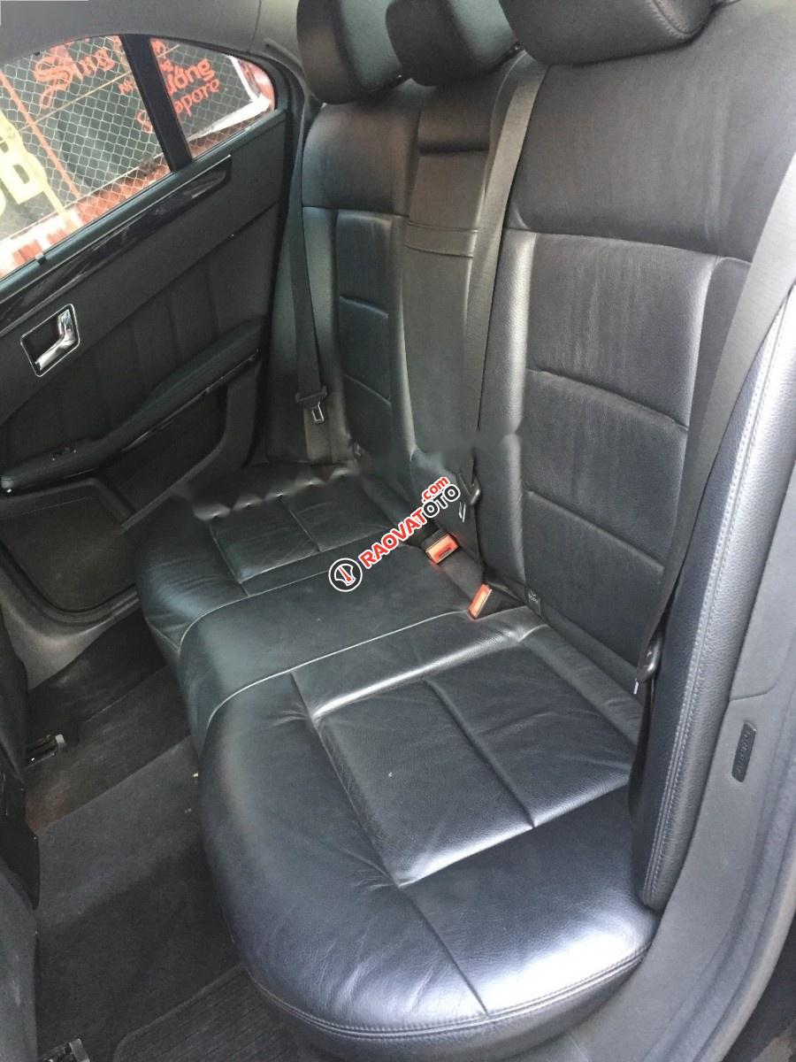 Bán xe Mercedes E250 2010, màu đen-8