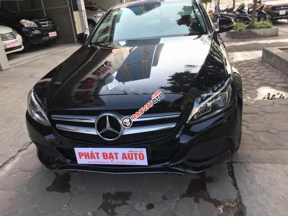 Cần bán Mercedes C200 đời 2017, màu đen-1