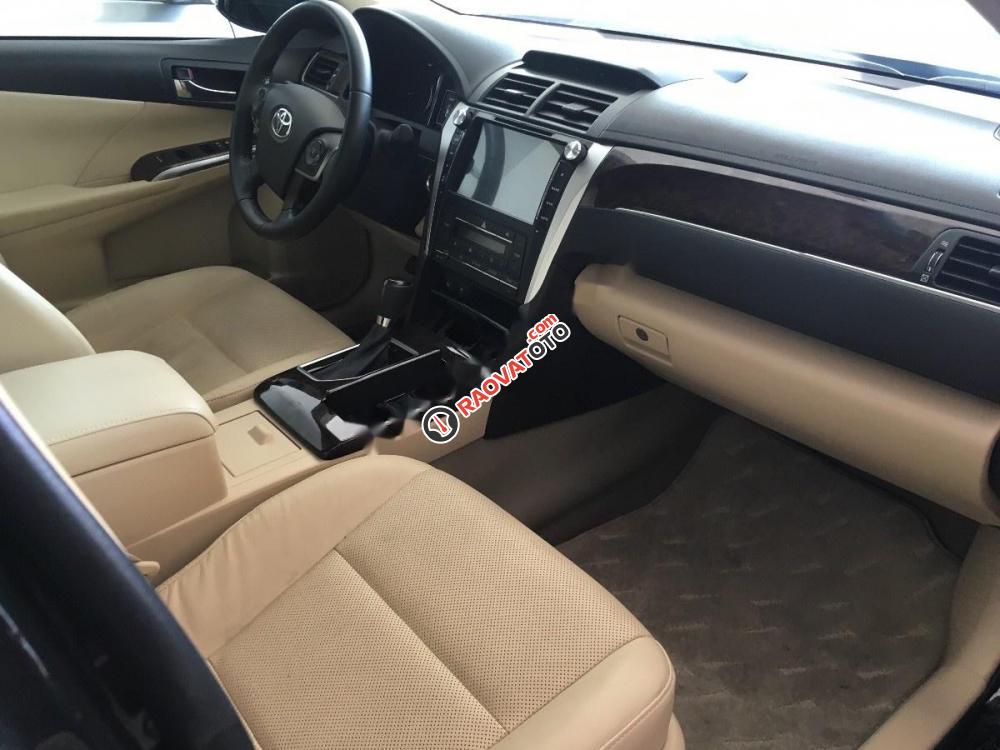 Cần bán Toyota Camry 2.0E đời 2017, màu đen, giá 995tr-4