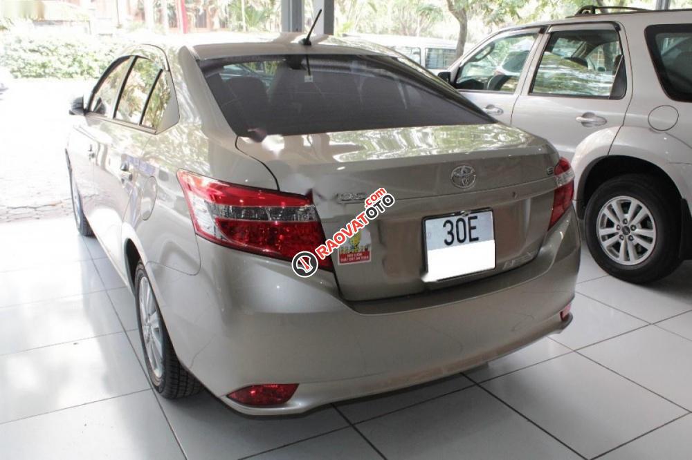 Bán ô tô Toyota Vios 1.5 E đời 2017, màu bạc số sàn-3