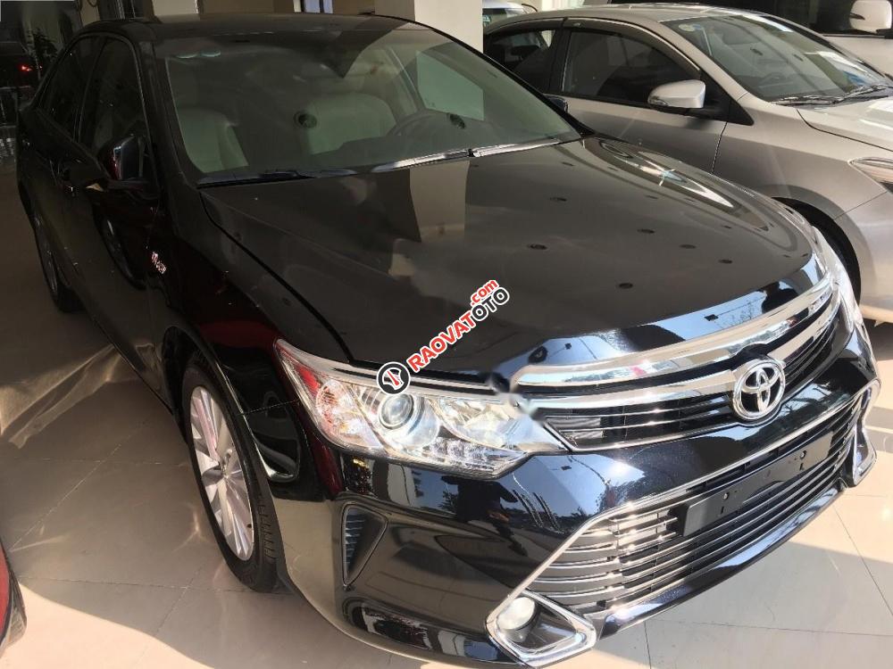 Cần bán Toyota Camry 2.0E đời 2017, màu đen, giá 995tr-8