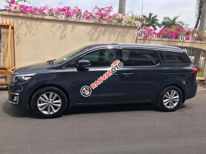 Cần bán xe Kia Sedona 3.3AT GATH 2016 màu đen zin cực chất, chuyên cơ mặt đất 7 chỗ VIP lướt 33.000km-0