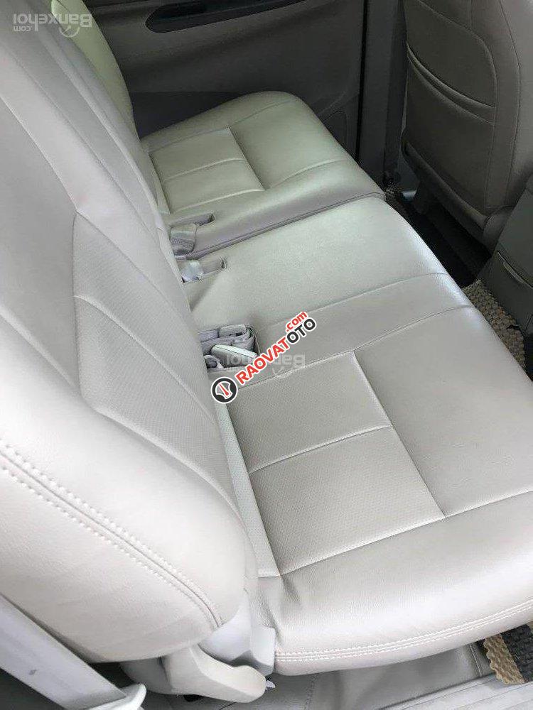 Xe Toyota Innova 2.0E đời 2014, màu bạc-2