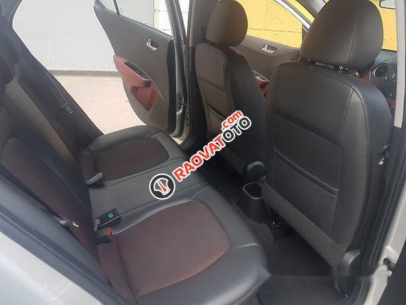 Bán xe Hyundai Grand i10 2015, màu bạc, xe nhập như mới-5