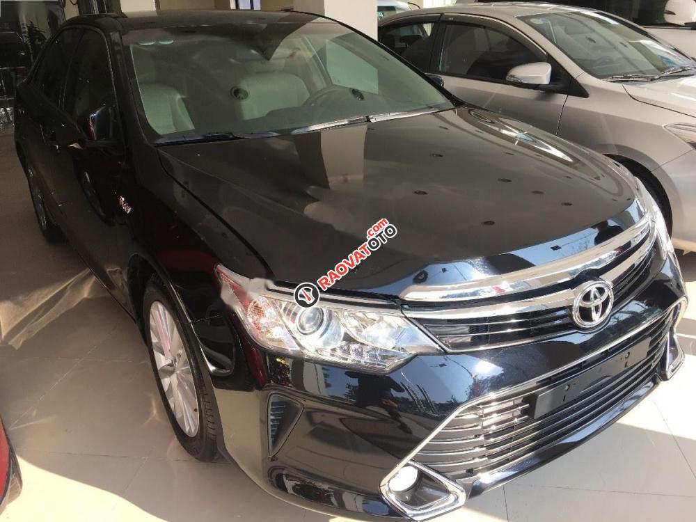 Cần bán Toyota Camry 2.0E đời 2017, màu đen, giá 995tr-5