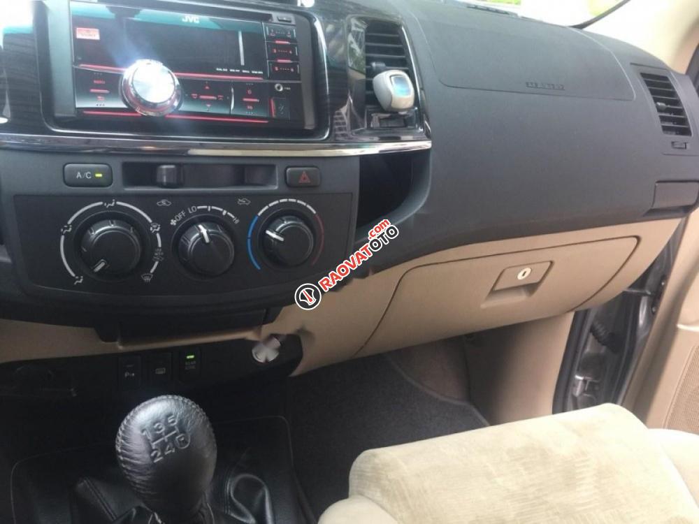 Cần bán Toyota Fortuner 2.5G đời 2015, màu bạc số sàn-4