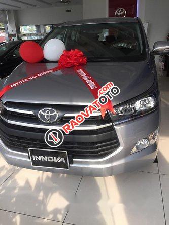 Bán Toyota Innova 2017, màu bạc, giá bán 703tr-1