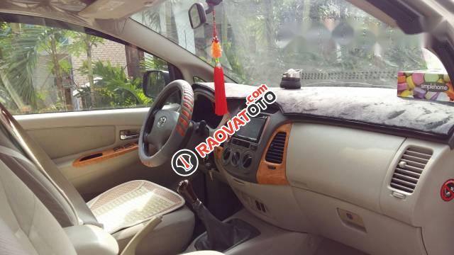 Cần bán xe Toyota Innova năm 2010-3