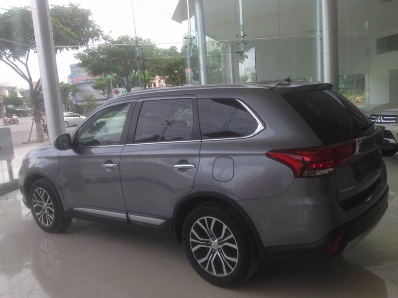 Bán Mitsubishi Outlander đời 2017, màu xám, nhập khẩu nguyên chiếc-1