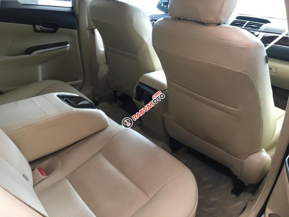 Cần bán Toyota Camry 2.0E đời 2017, màu đen, giá 995tr-1