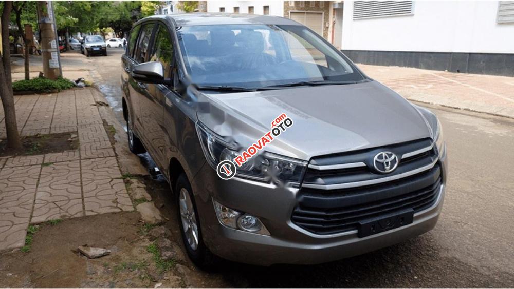 Cần bán Toyota Innova 2.0E năm 2017, màu nâu, giá chỉ 743 triệu-4