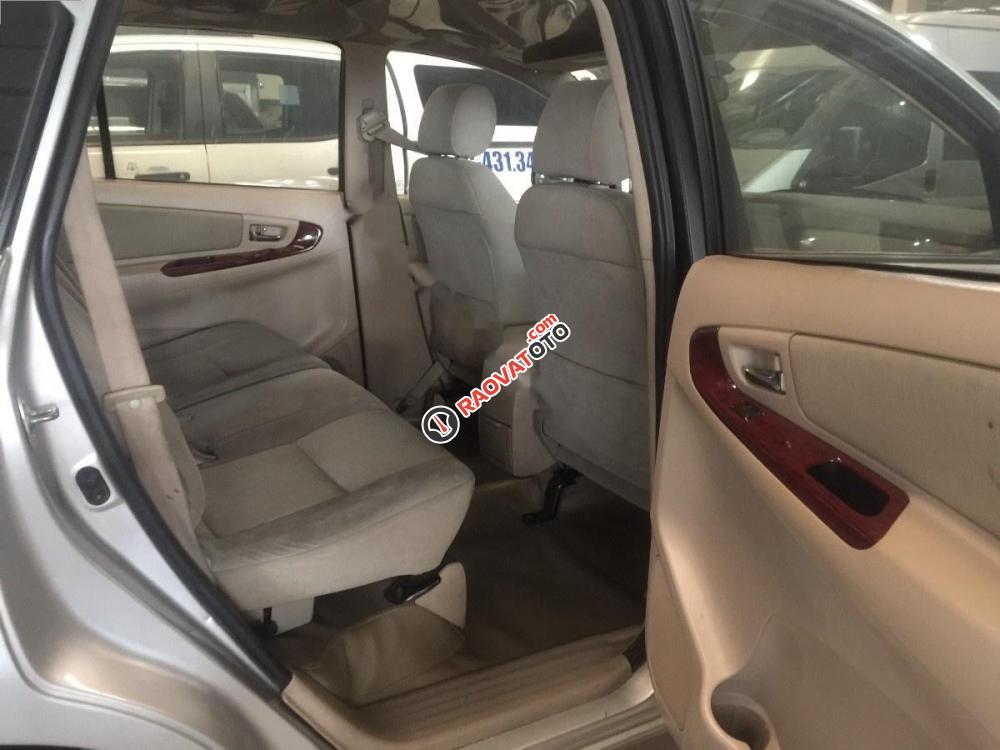 Bán Toyota Innova G đời 2006, màu bạc số sàn, giá chỉ 320 triệu-4