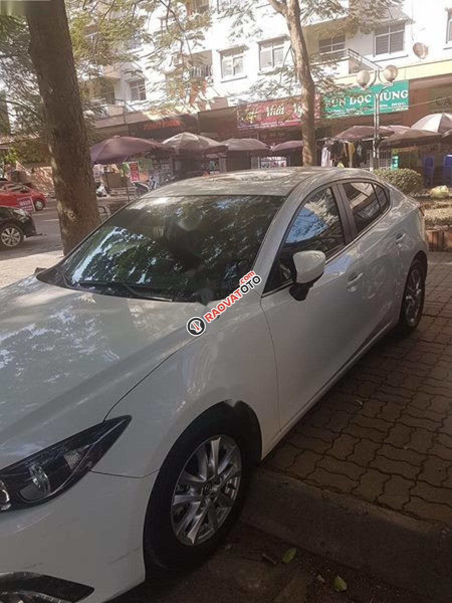 Cần bán gấp Mazda 3 1.5L đời 2015, màu trắng chính chủ, 600 triệu-1