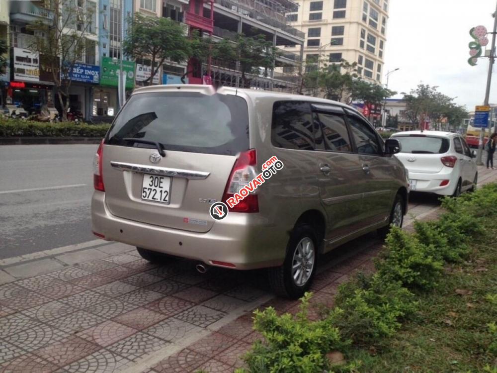 Bán Toyota Innova 2.0E 2013, số sàn, giá chỉ 565 triệu-3