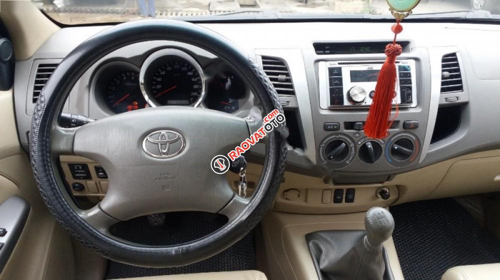 Cần bán lại xe Toyota Fortuner 2.5G đời 2012, màu bạc chính chủ, giá 645tr-1