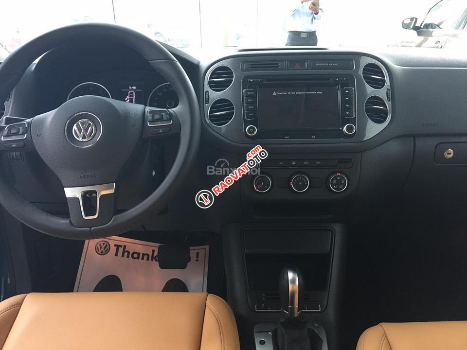 Dòng xe nhập Đức Volkswagen Polo Sedan 1.6L GP, màu nâu, LH Hương 0902608293-11