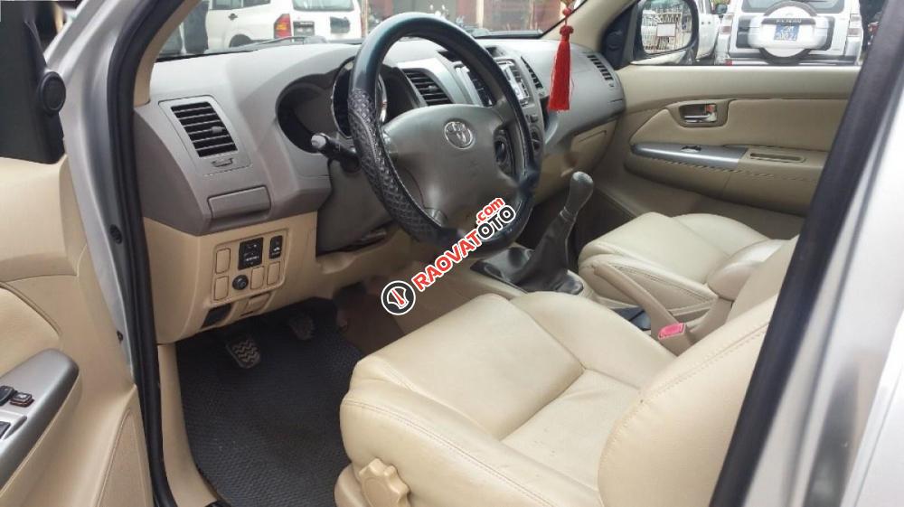 Cần bán lại xe Toyota Fortuner 2.5G đời 2012, màu bạc chính chủ, giá 645tr-4