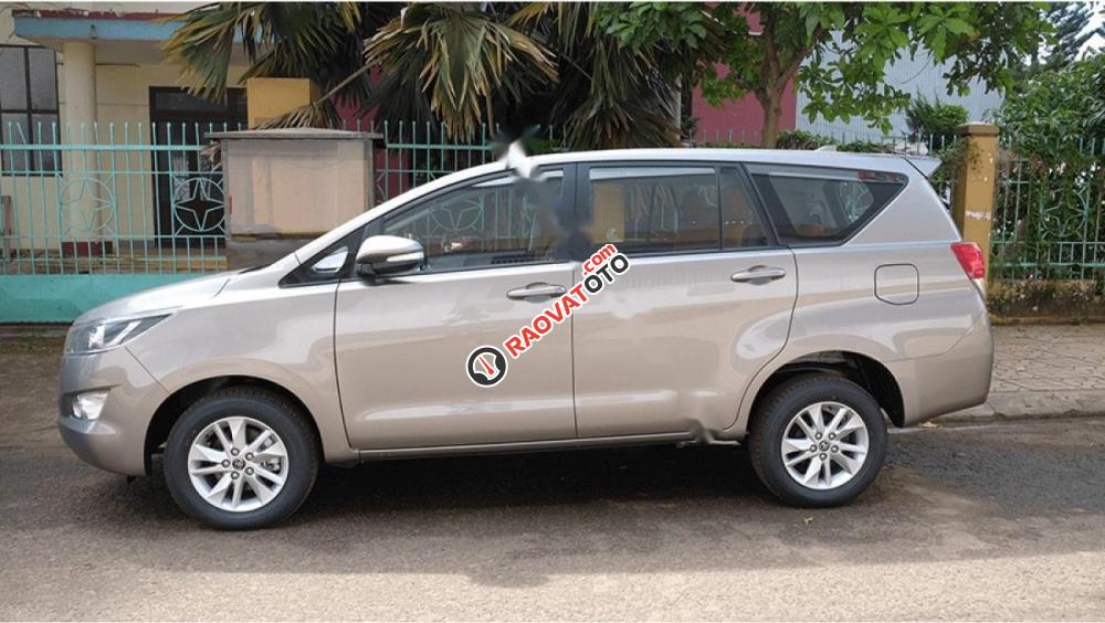 Cần bán Toyota Innova 2.0E năm 2017, màu nâu, giá chỉ 743 triệu-3