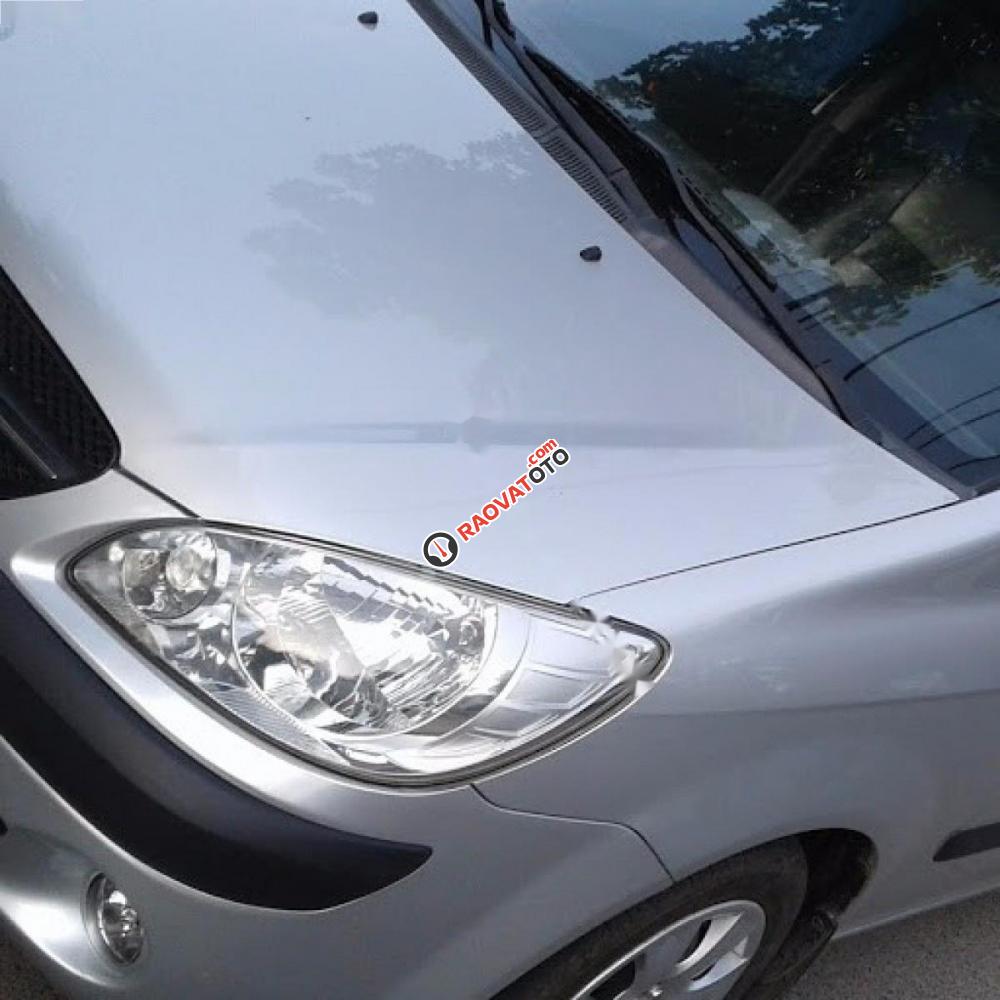 Cần bán Hyundai Getz 1.1MT đời 2010, màu bạc, nhập khẩu nguyên chiếc xe gia đình, 245tr-7