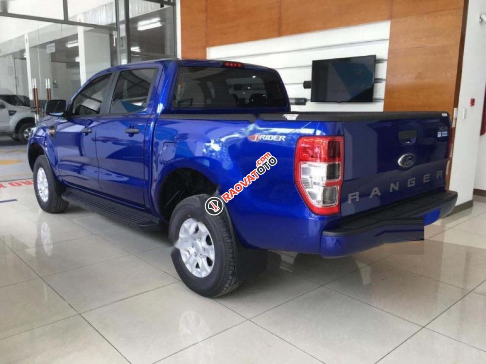 Bán Ford Ranger XLS AT đời 2017, màu xanh lam, nhập khẩu, 655tr-0