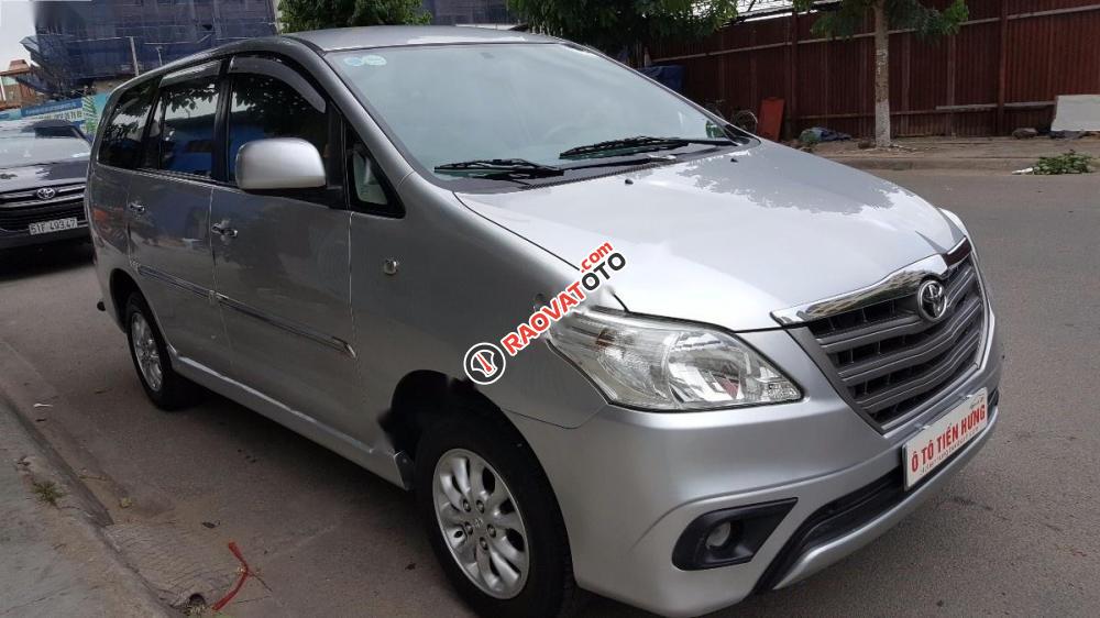 Bán xe Toyota Innova E đời 2014, màu bạc xe gia đình, 599tr-1