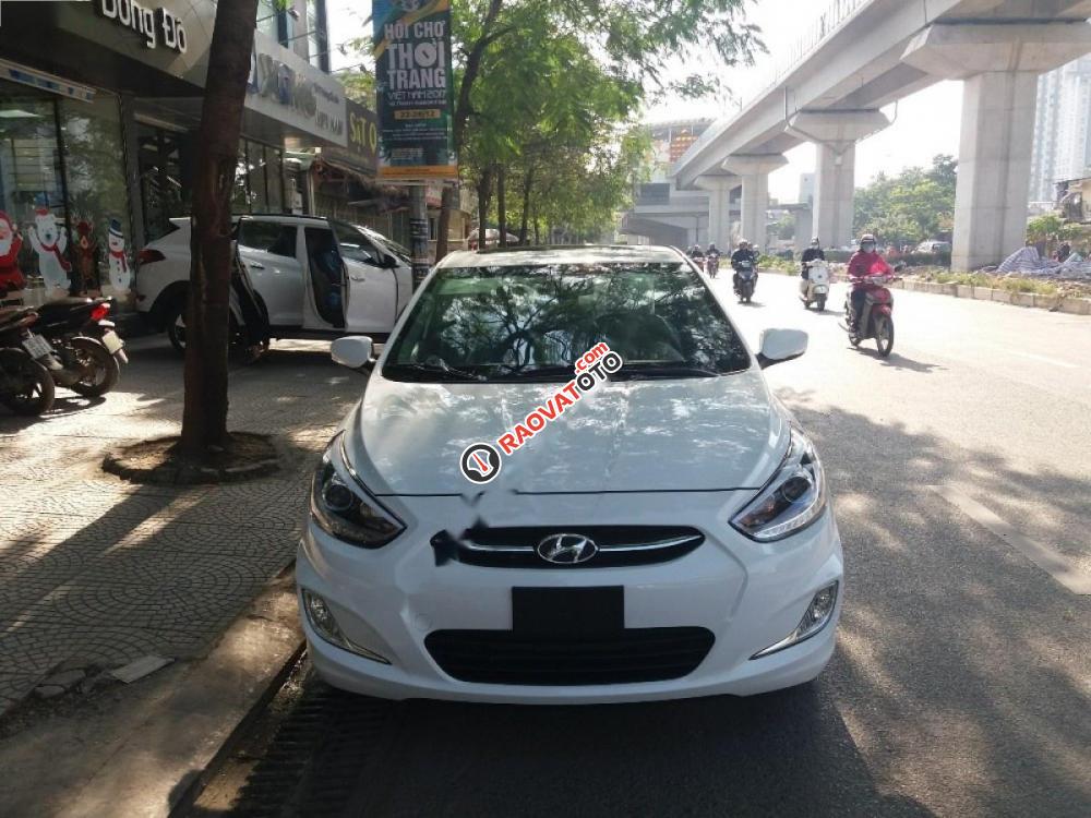 Cần bán xe Hyundai Accent 1.4CVT đời 2017, màu trắng, nhập khẩu nguyên chiếc, giá 568tr-7