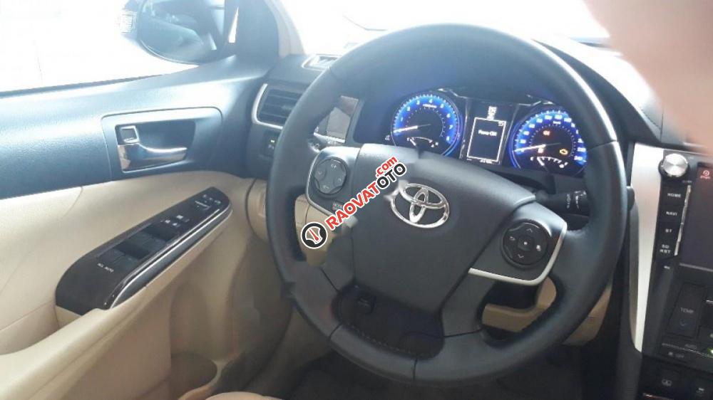 Bán Toyota Camry 2.0E đời 2017, màu đen, 980 triệu-0