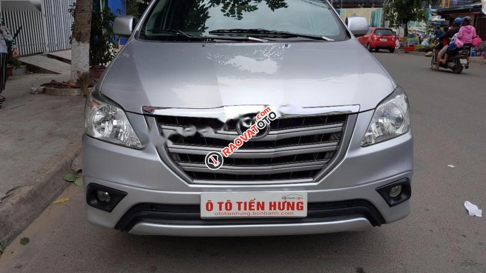 Bán xe Toyota Innova E đời 2014, màu bạc xe gia đình, 599tr-4