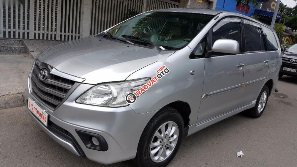 Bán xe Toyota Innova E đời 2014, màu bạc xe gia đình, 599tr-0