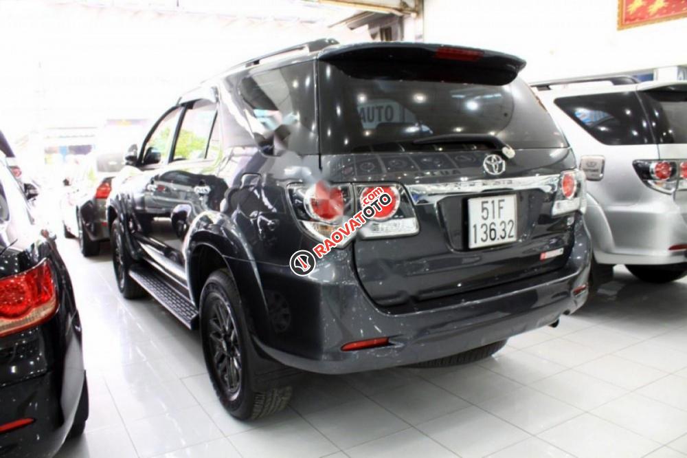 Bán Toyota Fortuner V 4x2 đời 2015, màu xám, số tự động, 820tr-7