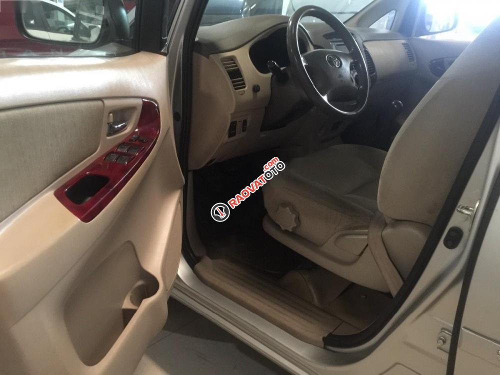 Bán Toyota Innova G đời 2006, màu bạc số sàn, giá chỉ 320 triệu-0