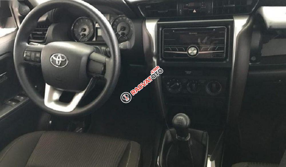 Cần bán xe Toyota Fortuner đời 2017, màu trắng, xe nhập, 981 triệu-3