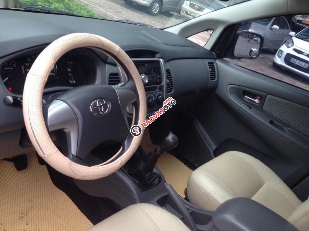 Bán Toyota Innova 2.0E 2013, số sàn, giá chỉ 565 triệu-0