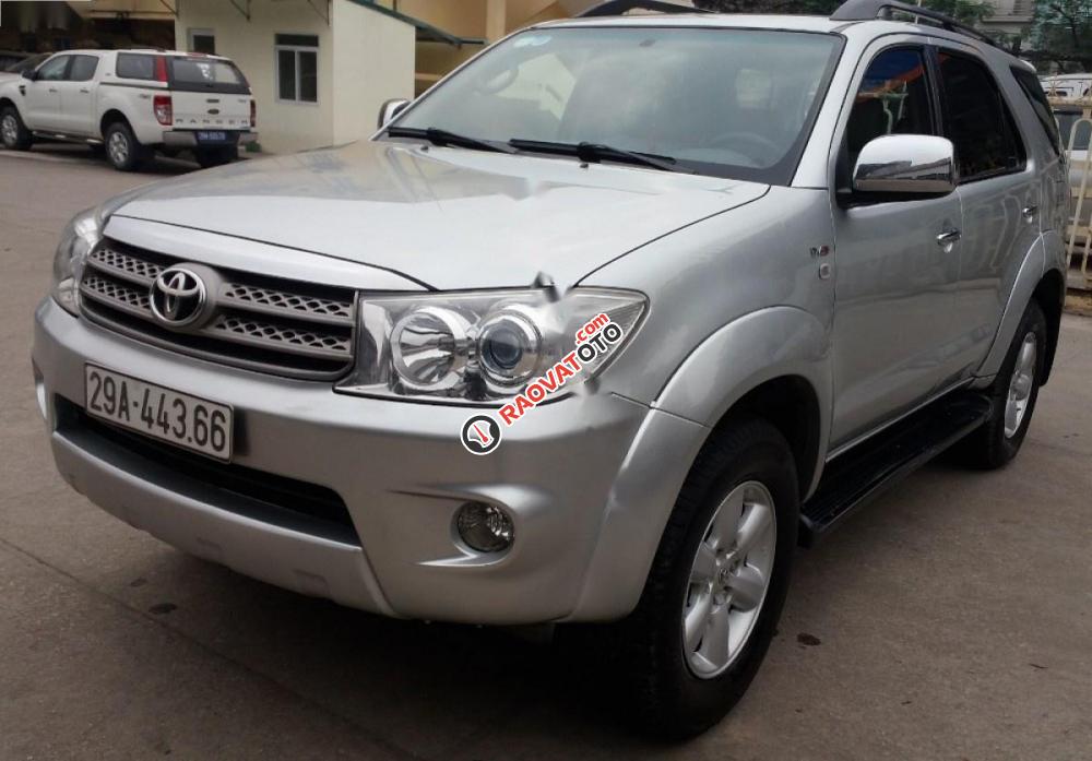 Cần bán lại xe Toyota Fortuner 2.5G đời 2012, màu bạc chính chủ, giá 645tr-8