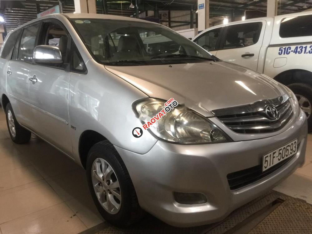 Bán Toyota Innova G đời 2006, màu bạc số sàn, giá chỉ 320 triệu-1