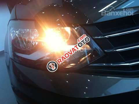 Dòng xe nhập Đức Volkswagen Polo Sedan 1.6L GP, màu nâu, LH Hương 0902608293-7