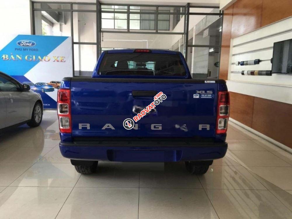 Bán Ford Ranger XLS AT đời 2017, màu xanh lam, nhập khẩu, 655tr-1