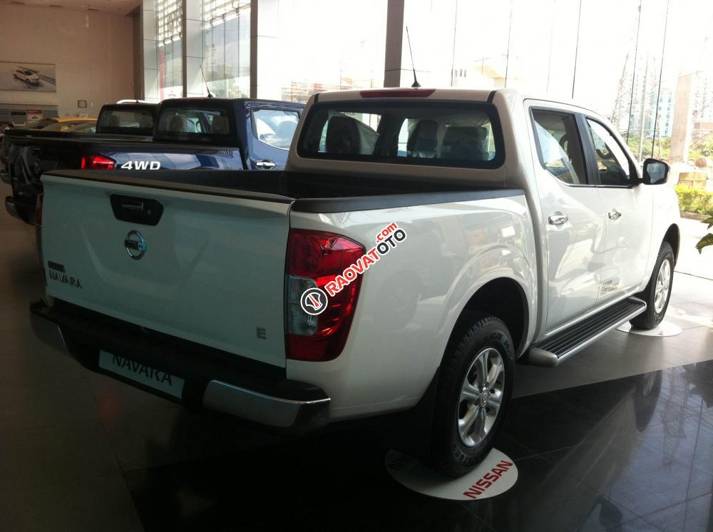 Bán Nissan Navara NP300 E một cầu, số sàn, model 2017, màu trắng, nhập khẩu-7