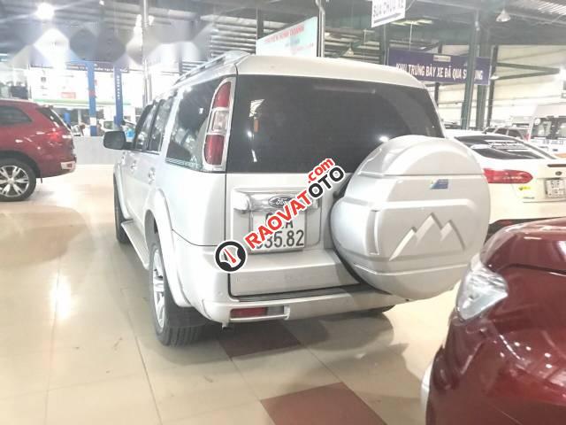 Bán xe Ford Everest 4x2 MT đời 2011, màu bạc, 575tr-2