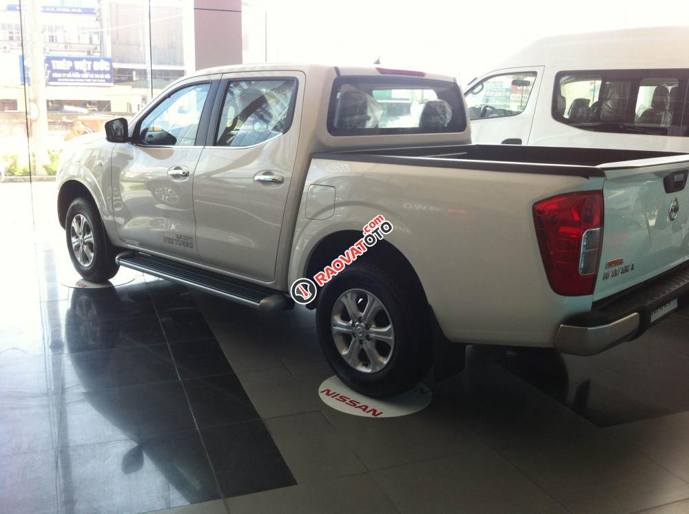 Bán Nissan Navara NP300 E một cầu, số sàn, model 2017, màu trắng, nhập khẩu-8