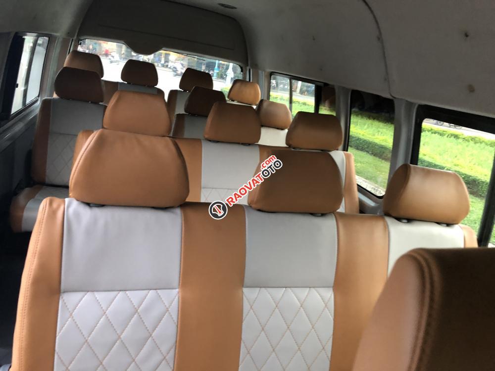 Hiace nhập mới 2009 máy dầu, mui gồ, màu bạc 16 chỗ, ít hao 100km/7 lít. Form mới đèn lớn-5