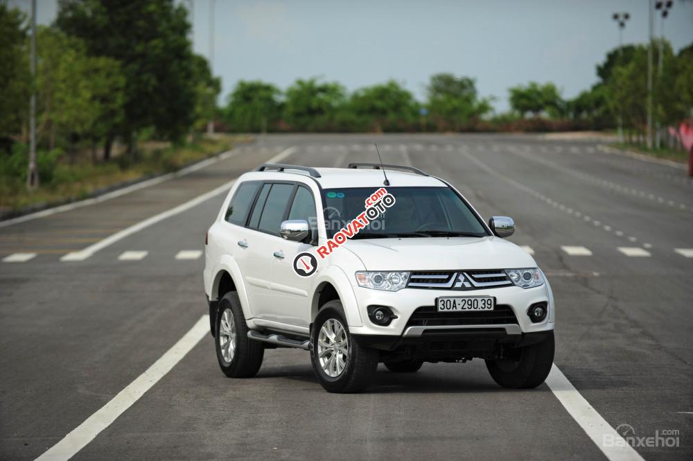 Bán Mitsubishi Pajero Sport máy xăng, 1 cầu, số tự động (G. 2WD-AT), màu trắng 2016-1