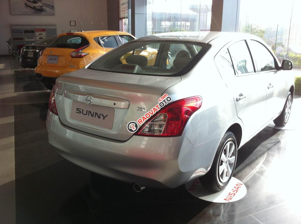 Cần bán Nissan Sunny 1.5 AT đời 2017, màu bạc giá cạnh tranh-2